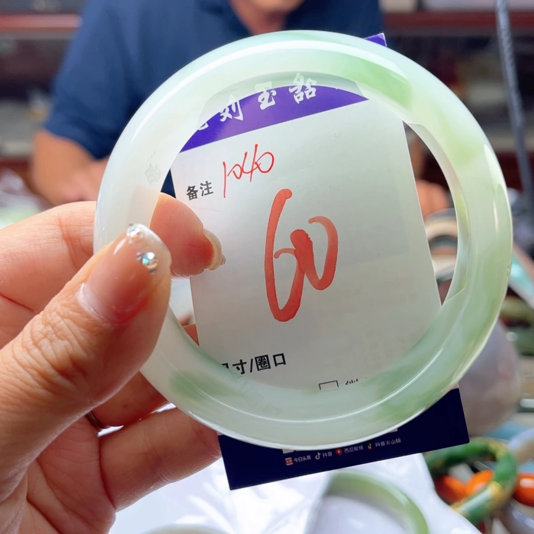 未镶嵌手镯石英岩玉