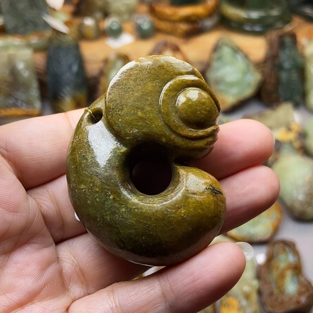 未镶嵌岫岩河磨玉（透闪石质玉）珠宝奇石