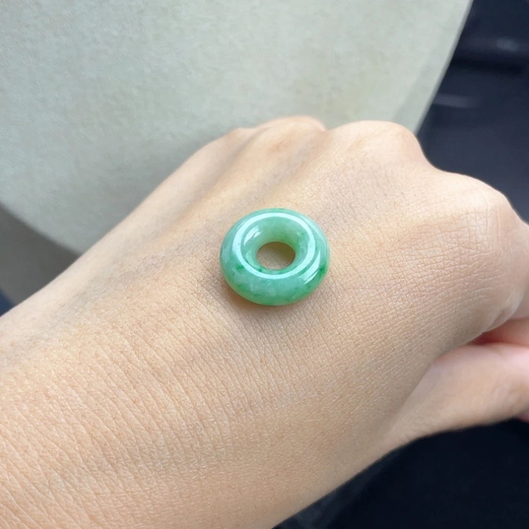 【闪购商品】翡翠颈饰未镶嵌28号 果底阳绿