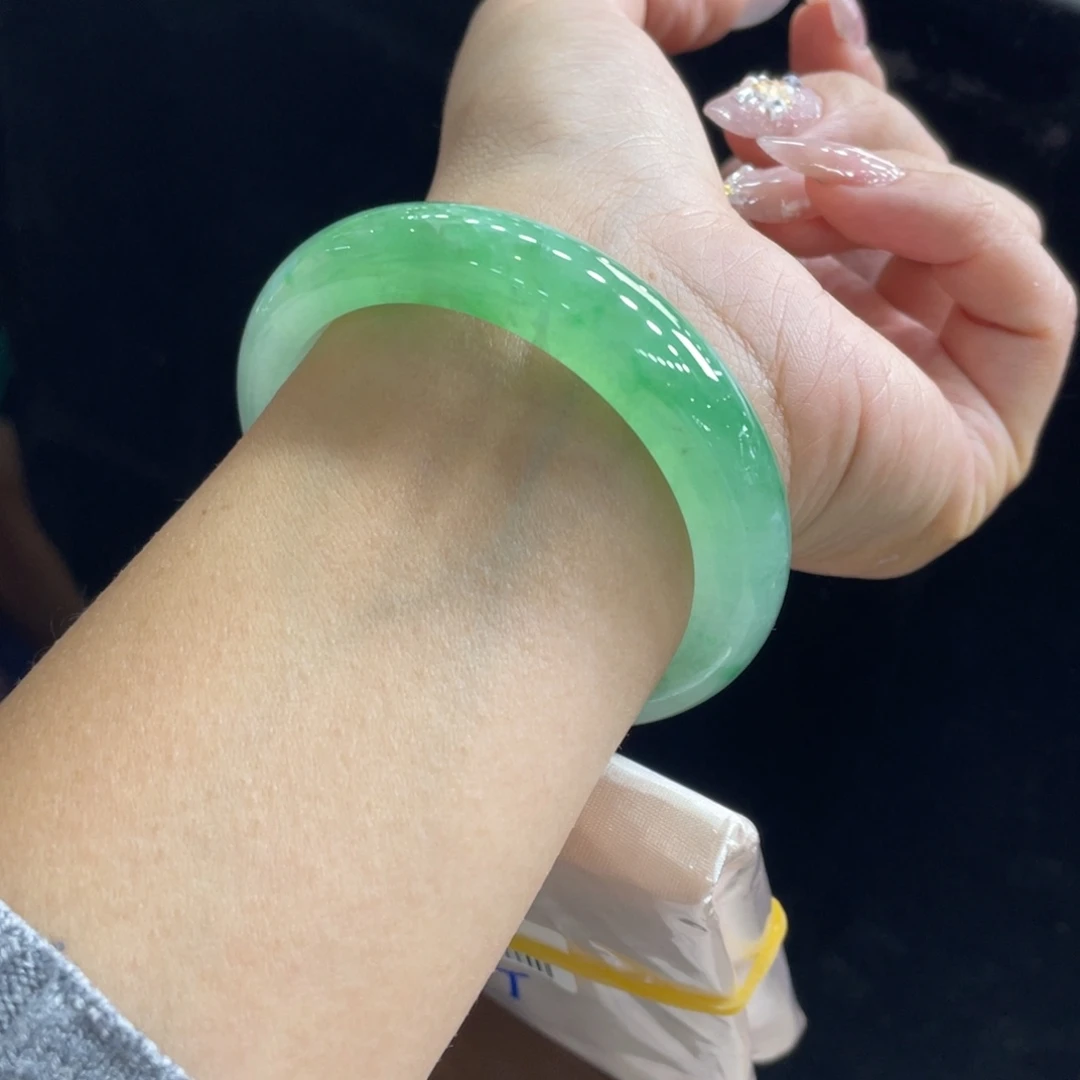 翡翠未镶嵌手镯20号 51正圈甜阳绿