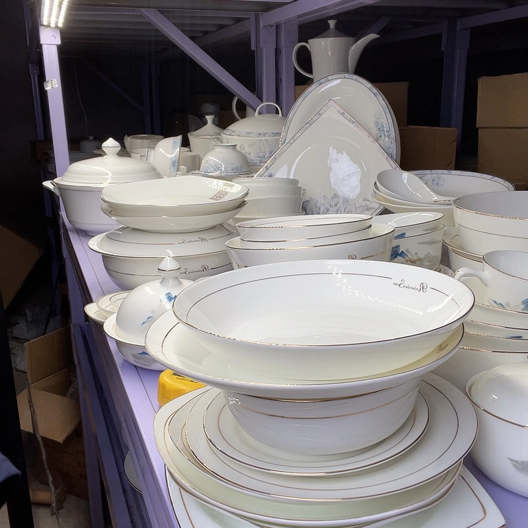 骨瓷6面2个，7.5饭，8方，6平7平各一个（默认微瑕）