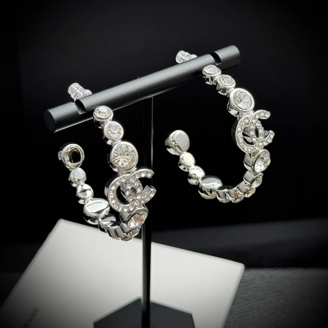 合金锆石耳饰 轻奢款气质耳圈时尚百搭镶钻小众精致款耳环