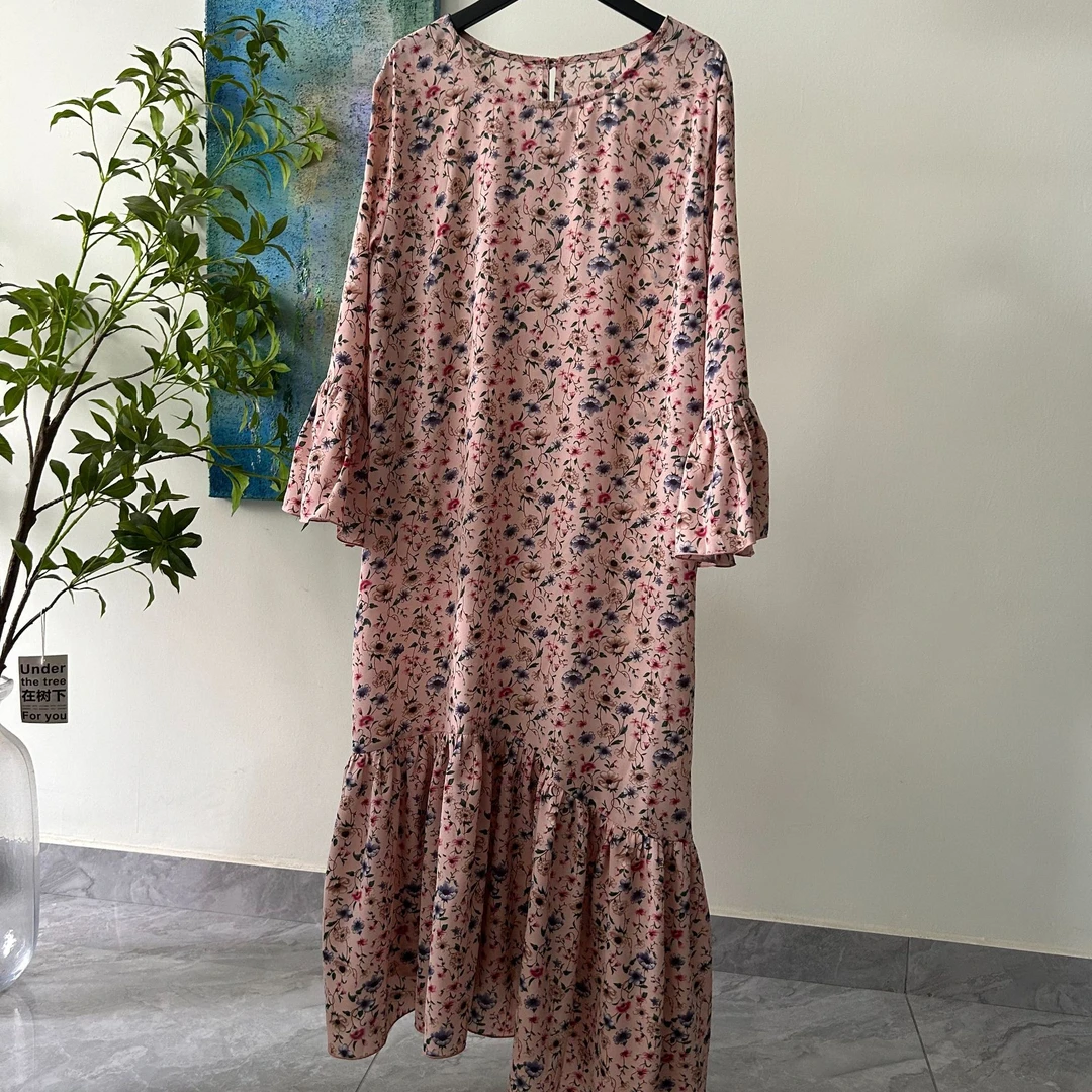 鱼尾碎花荷叶边气质时尚夏季中长款百搭显瘦印花淡粉色连衣裙