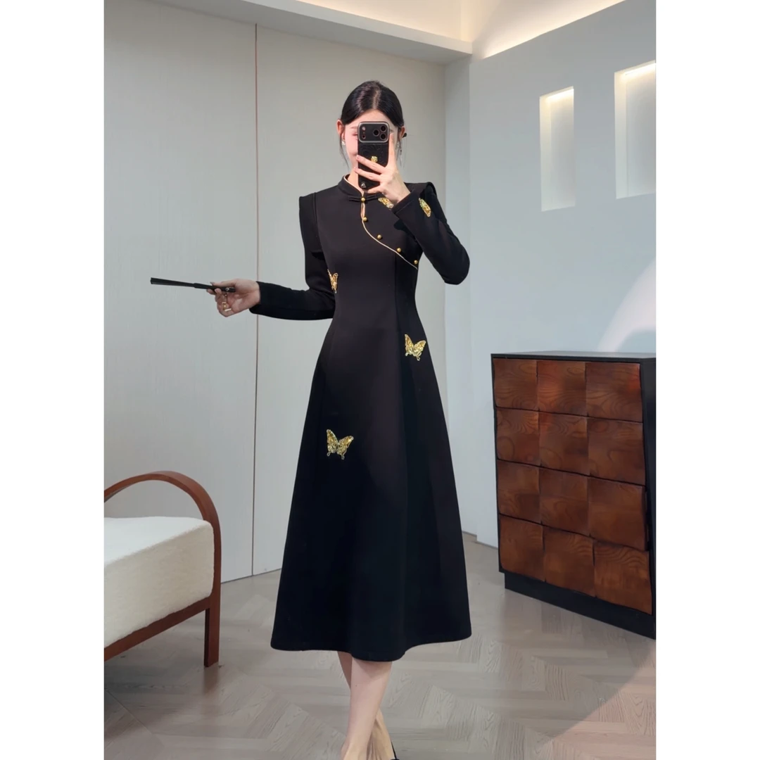 2025年冬季新款蝴蝶元素设计新中式国风复古连衣裙C0110