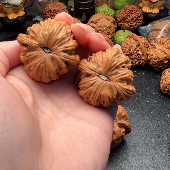 文玩核桃吊坠J**o1022白