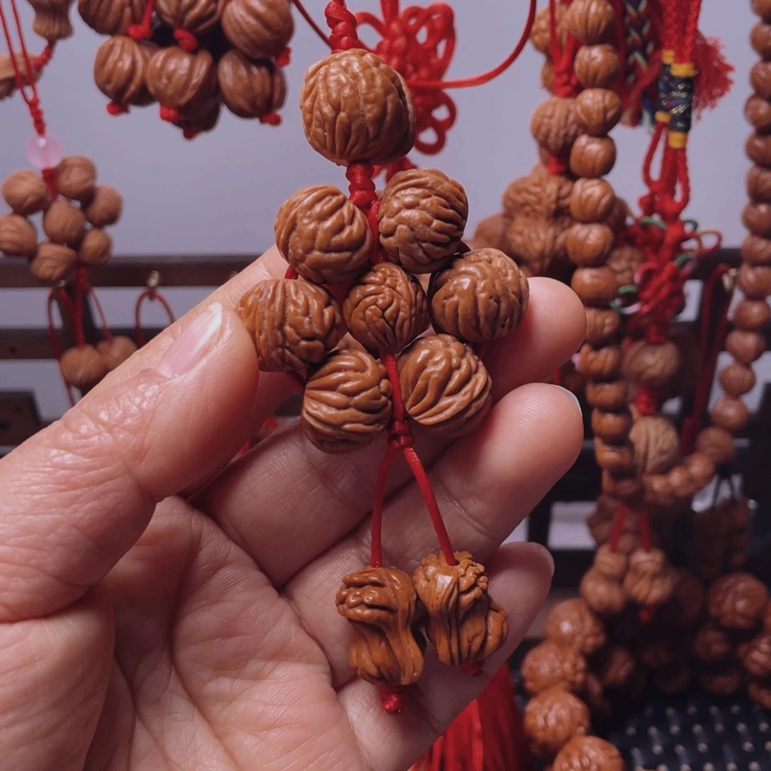 木质类龙纹桃枭挂件