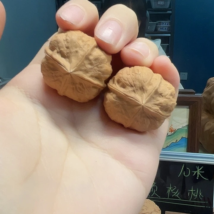 文玩核桃吊坠铁盒四棱