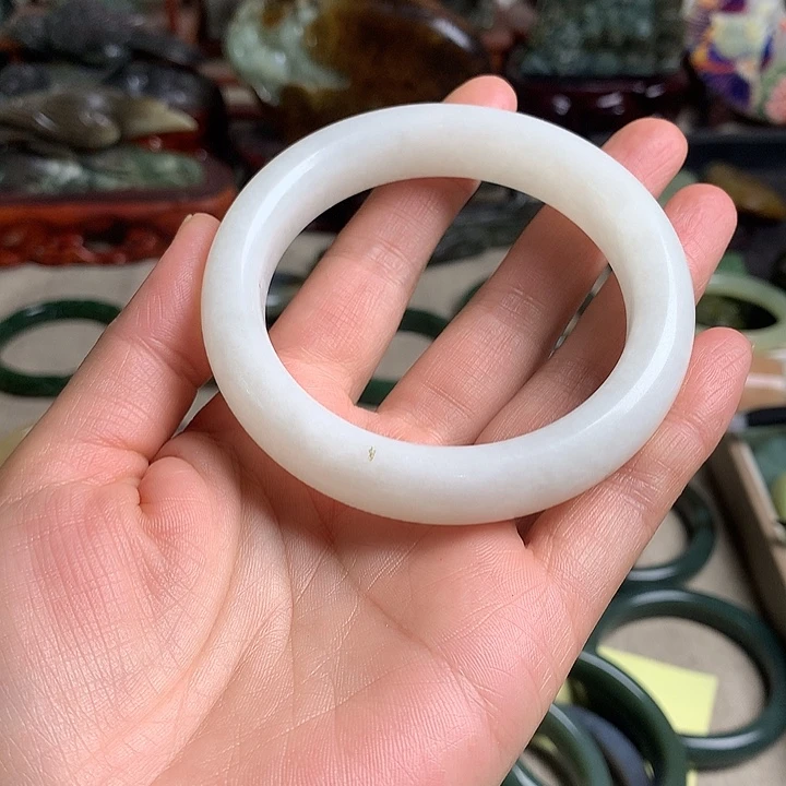 玉***缘和田玉（糖玉）未镶嵌手镯