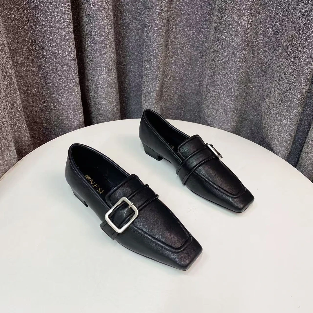 C3929  黑色  高端时尚粗跟方头深口女士真皮乐福鞋