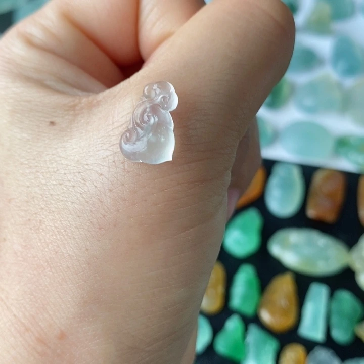 定制翡翠未镶嵌如意