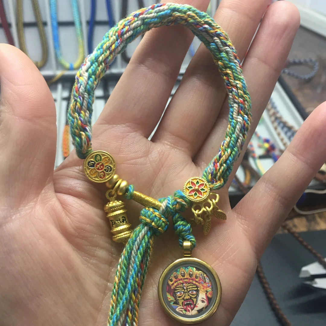 手工编织藏式手绳