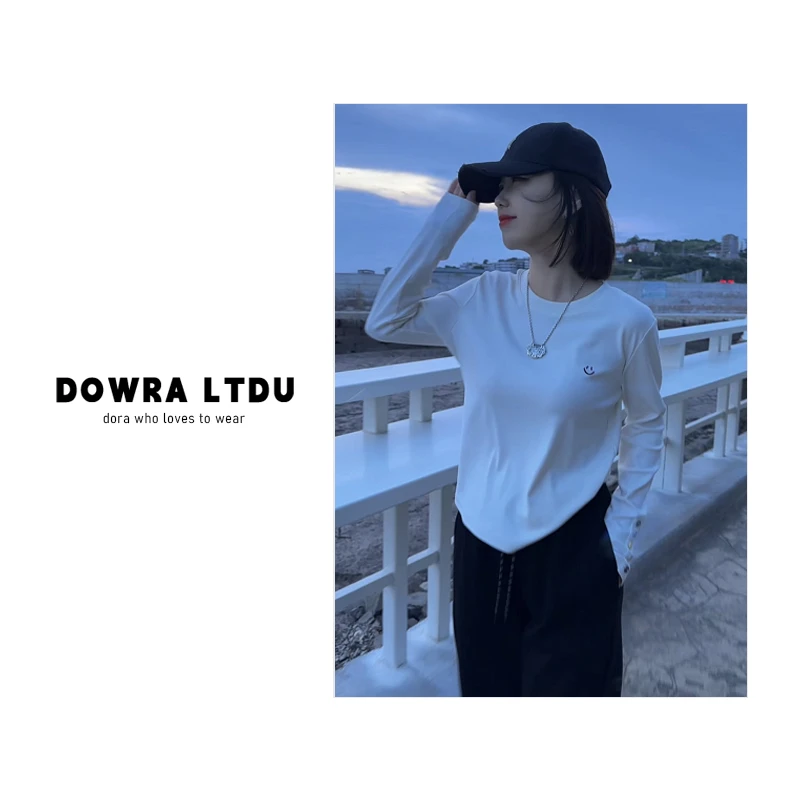 朵拉【舒适至上】2025年秋季新款笑脸刺绣百搭长袖T恤女 016-5073