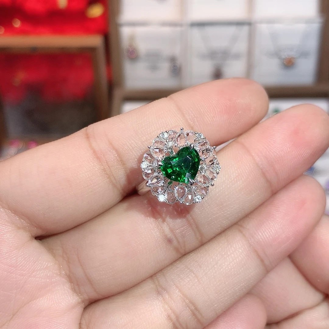 18K金镶嵌石榴石（沙弗莱）戒指1.62ct/七天无理由