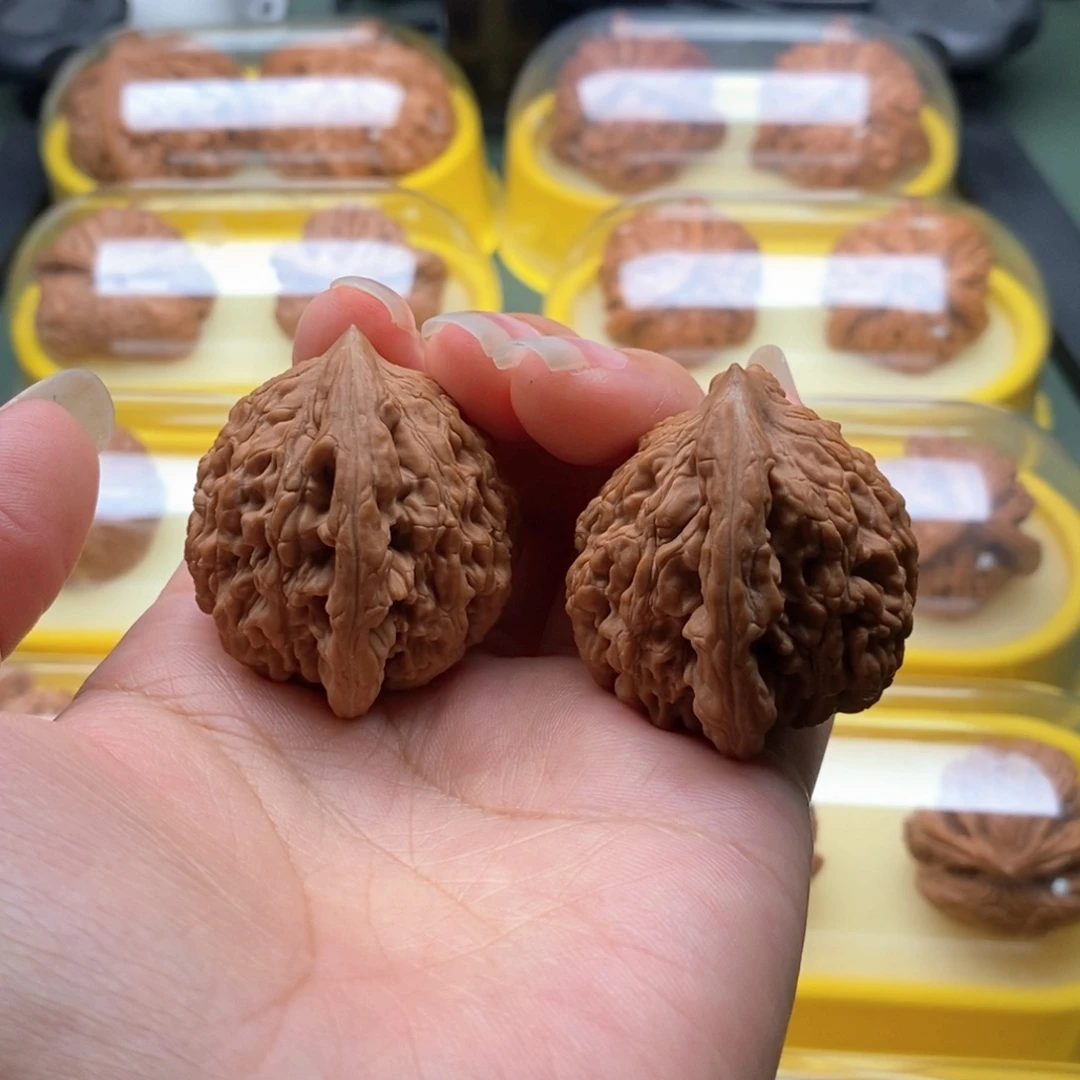 文玩核桃把件麦穗虎头38