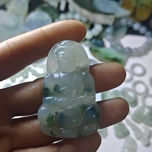 定制翡翠未镶嵌冰飘花观音