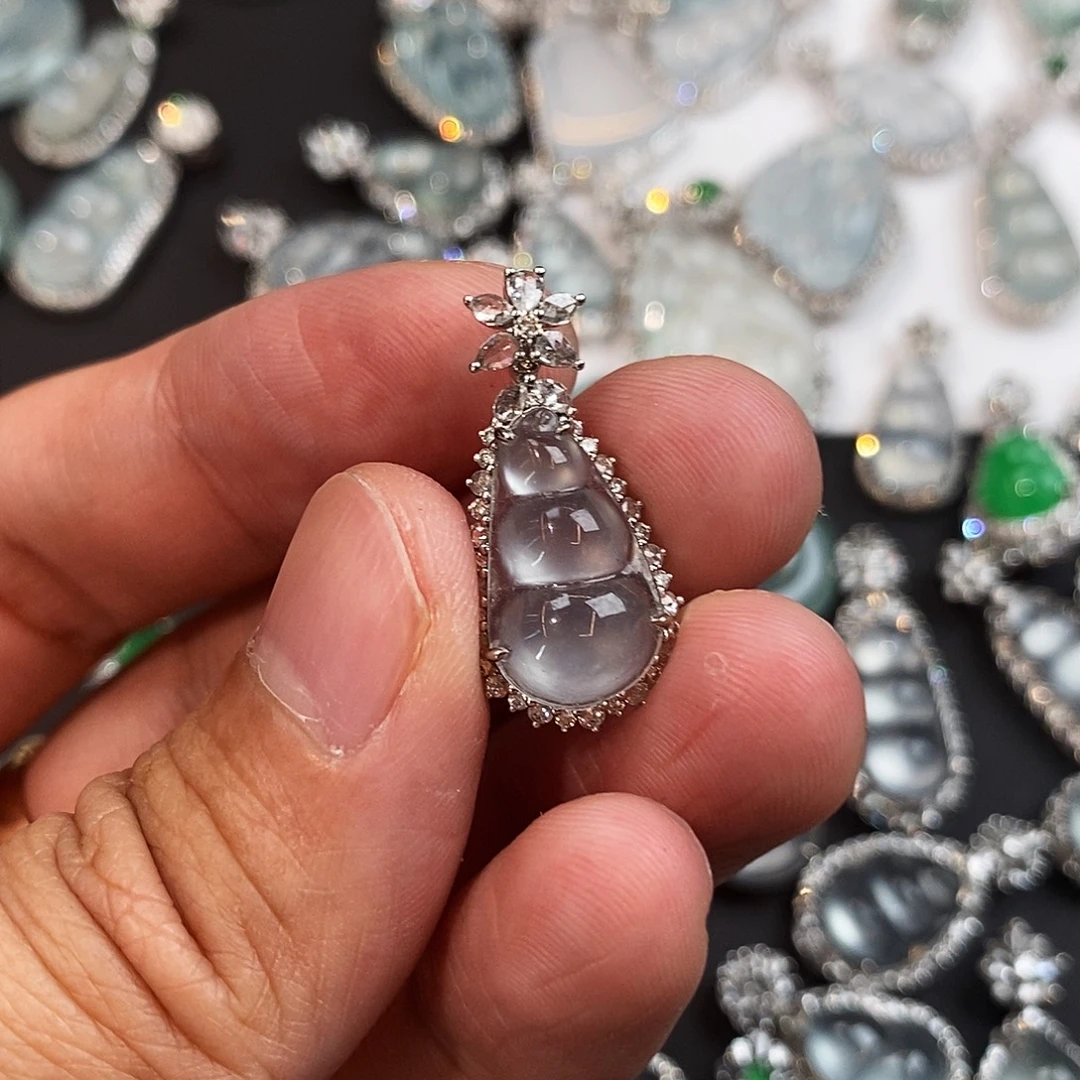 翡翠18K金镶嵌颈饰