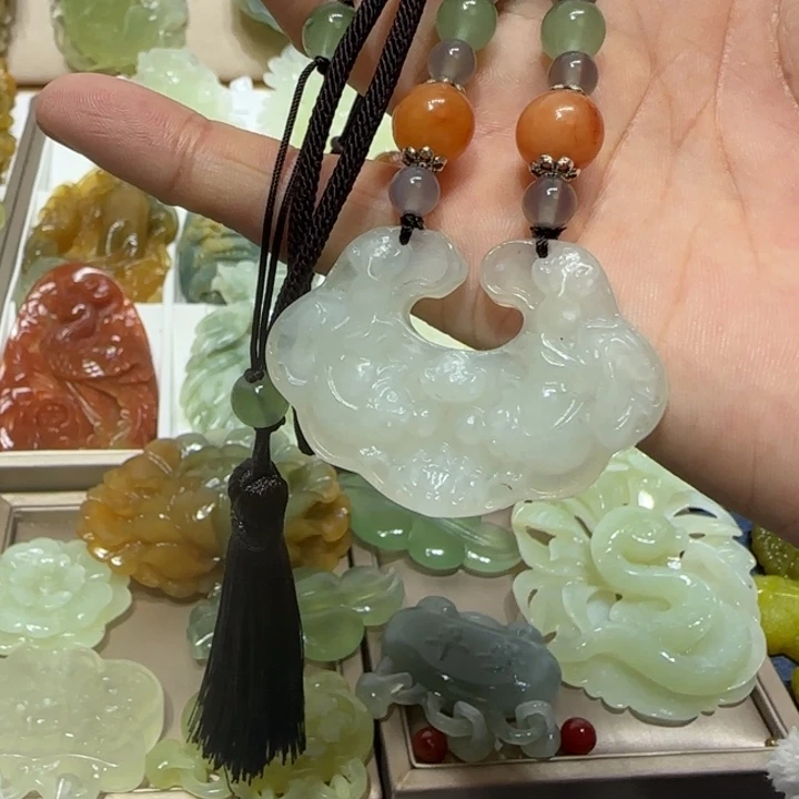 蛇纹石玉吊坠未镶嵌