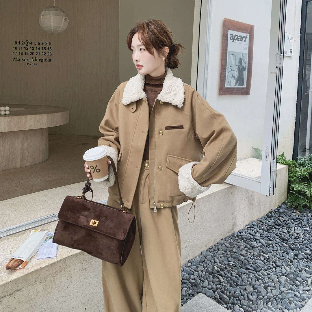 卡其色羊羔毛拼接套装裤女2025冬季新款羽绒内胆外套阔腿裤两件套