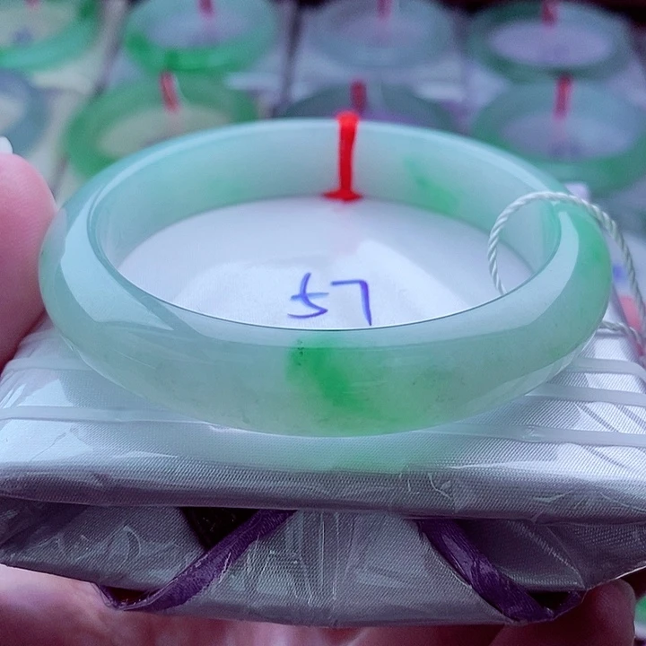 翡翠未镶嵌手镯521今日绿冰透冰胶起光高贵优雅