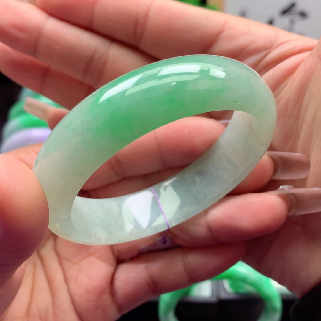 未镶嵌手镯翡翠缅甸