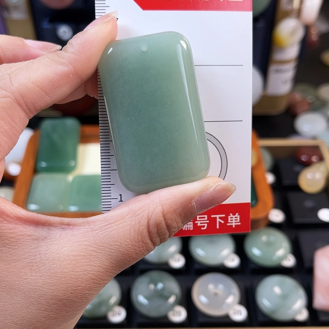 颈饰未镶嵌石英质玉张****姐