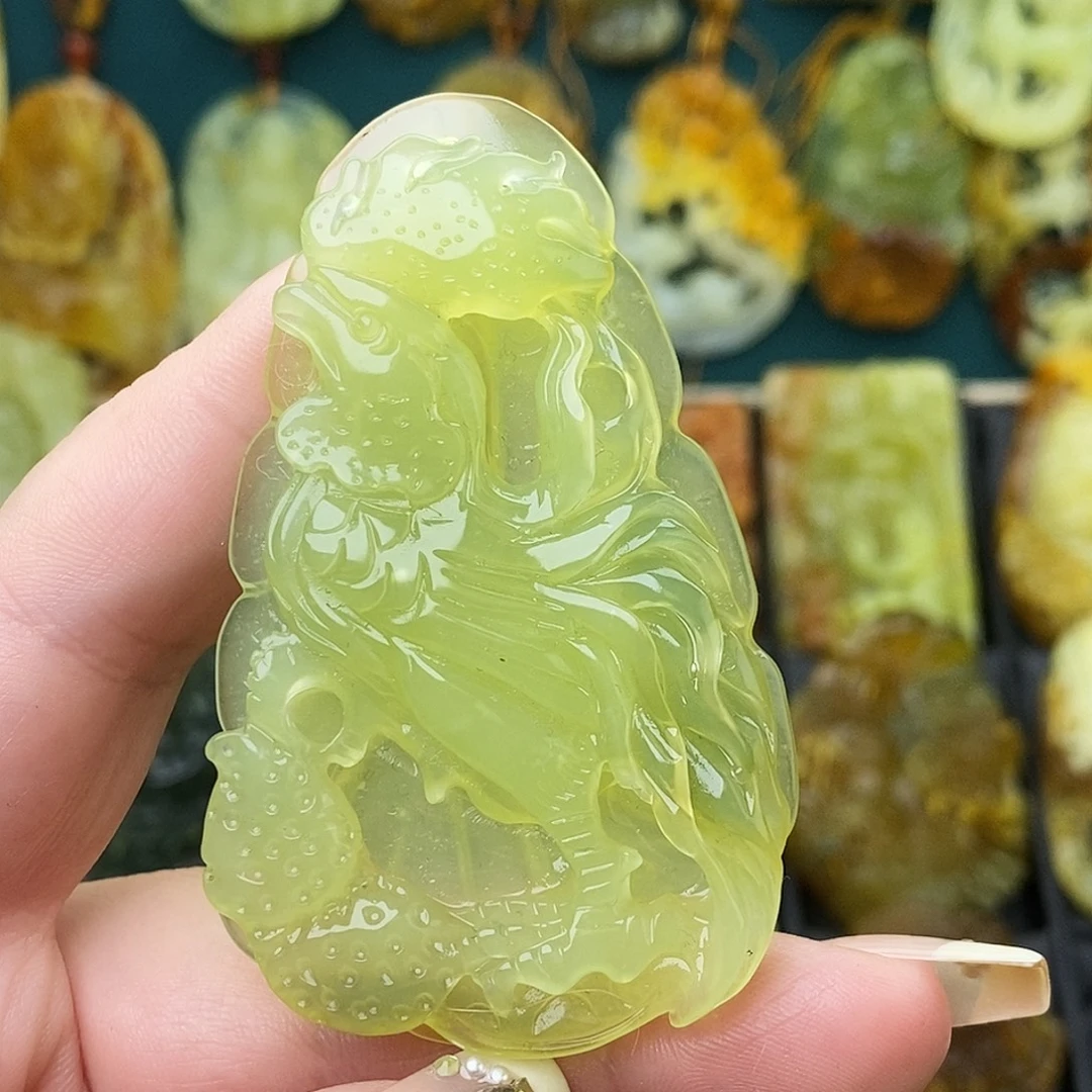 未镶嵌蛇纹石玉颈饰鸡