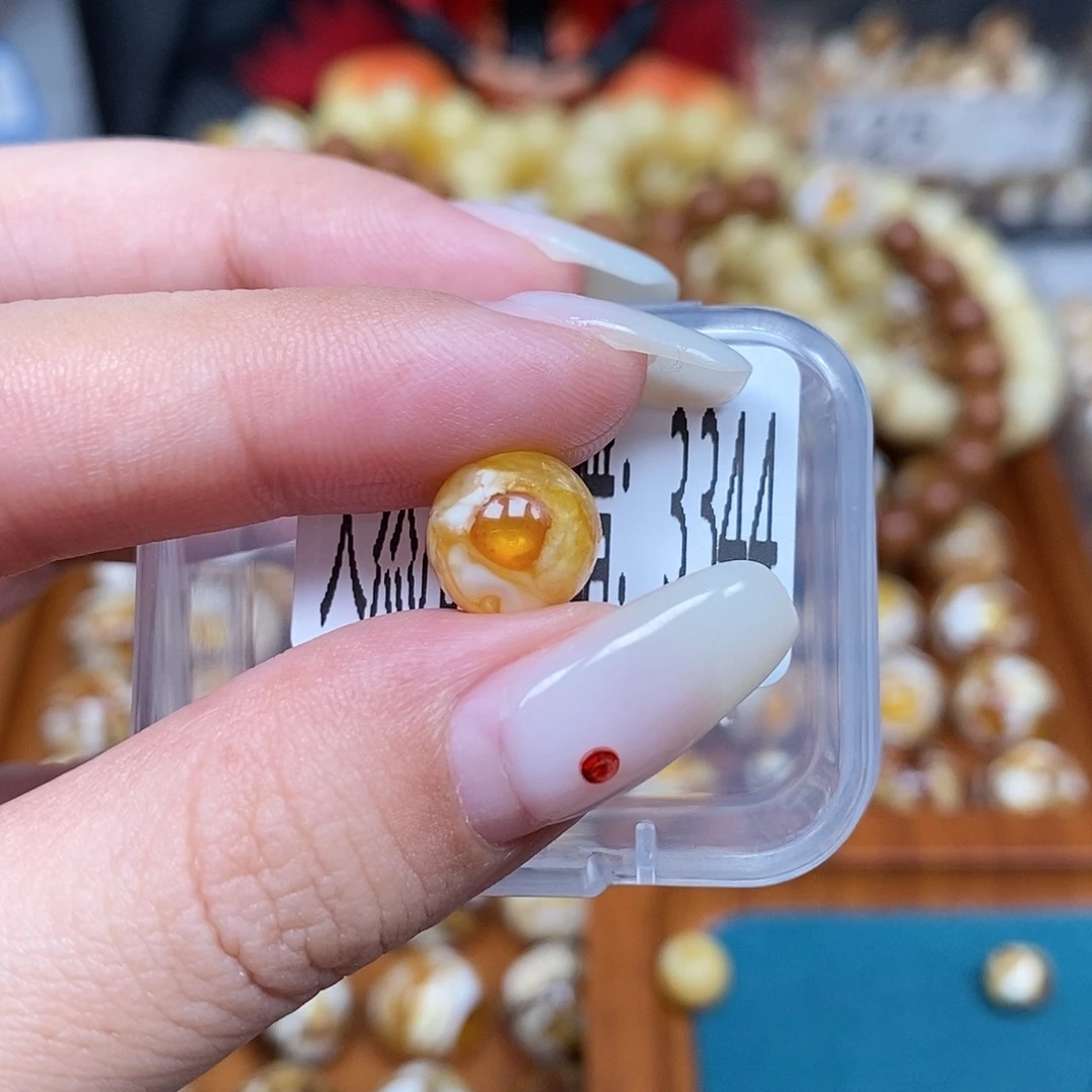 蜜蜡未镶嵌珠宝奇石3344