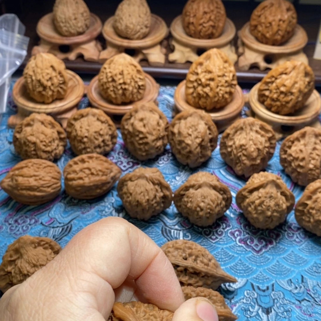 【闪购商品】文玩核桃吊坠“****练南疆石