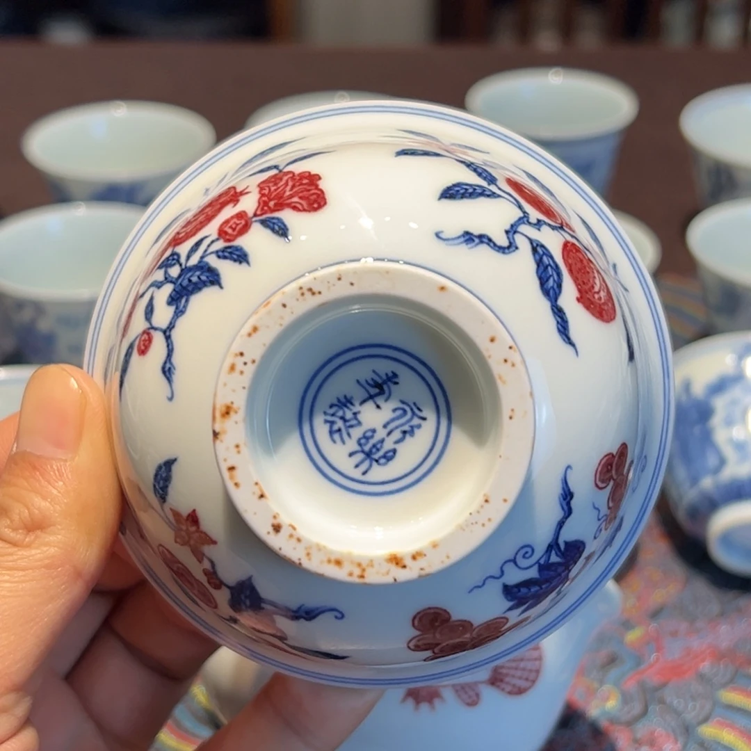 陶精品青花釉里红四面瓜果压手杯口径约9.5厘米