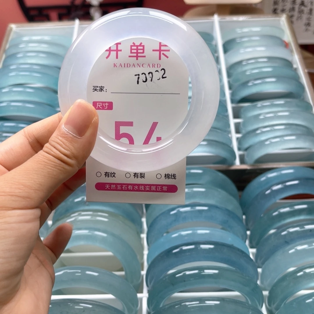 小***怪未镶嵌手镯石英质玉