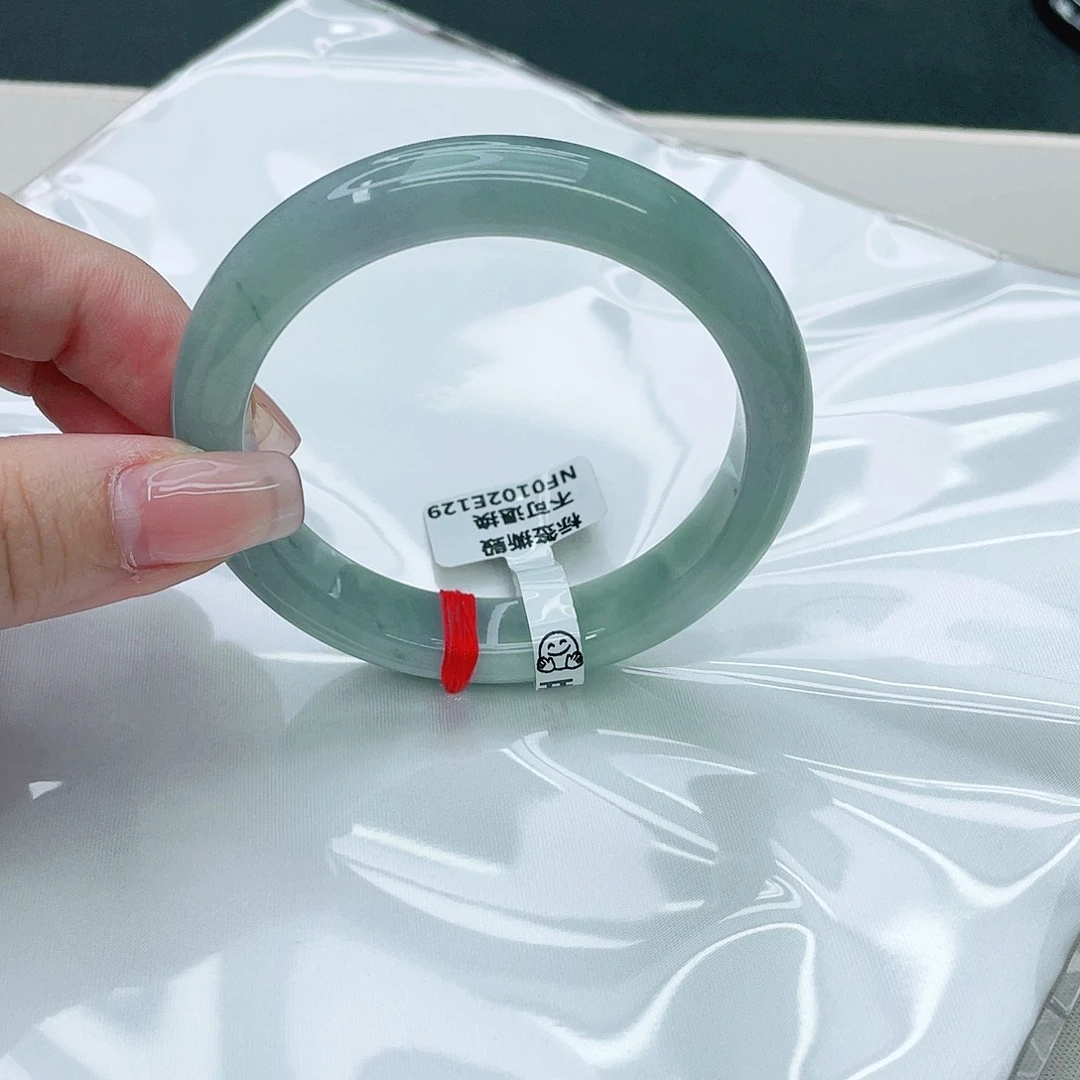 翡翠手镯未镶嵌正56.7