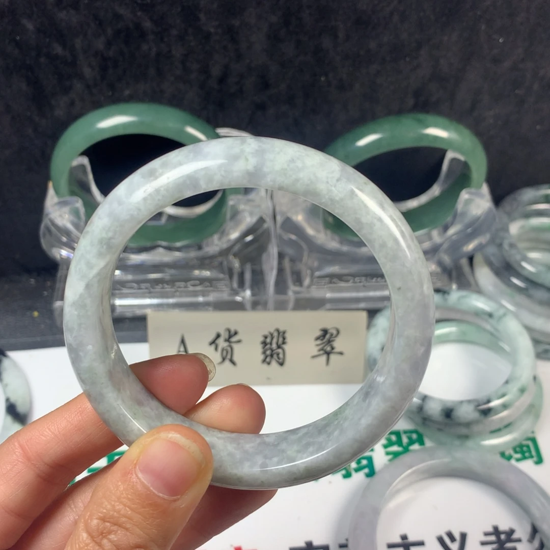 翡翠未镶嵌手镯25号   57.6圈