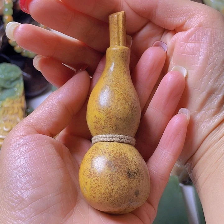 未镶嵌岫岩河磨玉（透闪石质玉）把件楠*