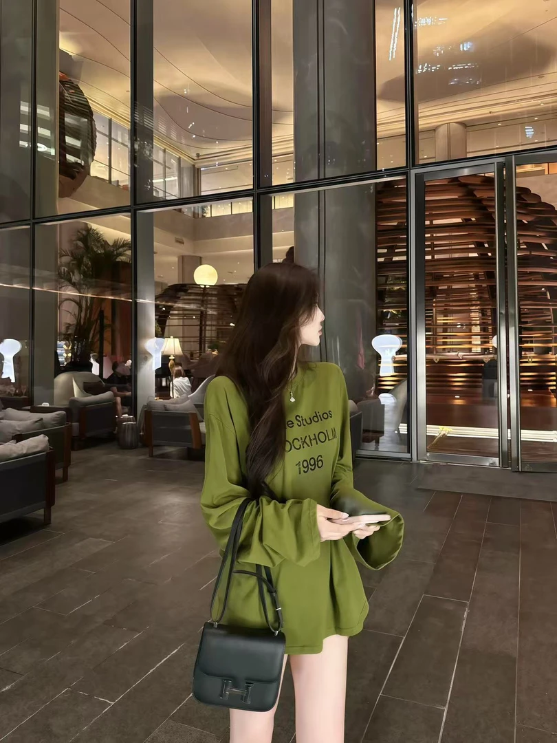 【TONG】慵懒风薄款字母印花橄榄绿长袖T恤（254）