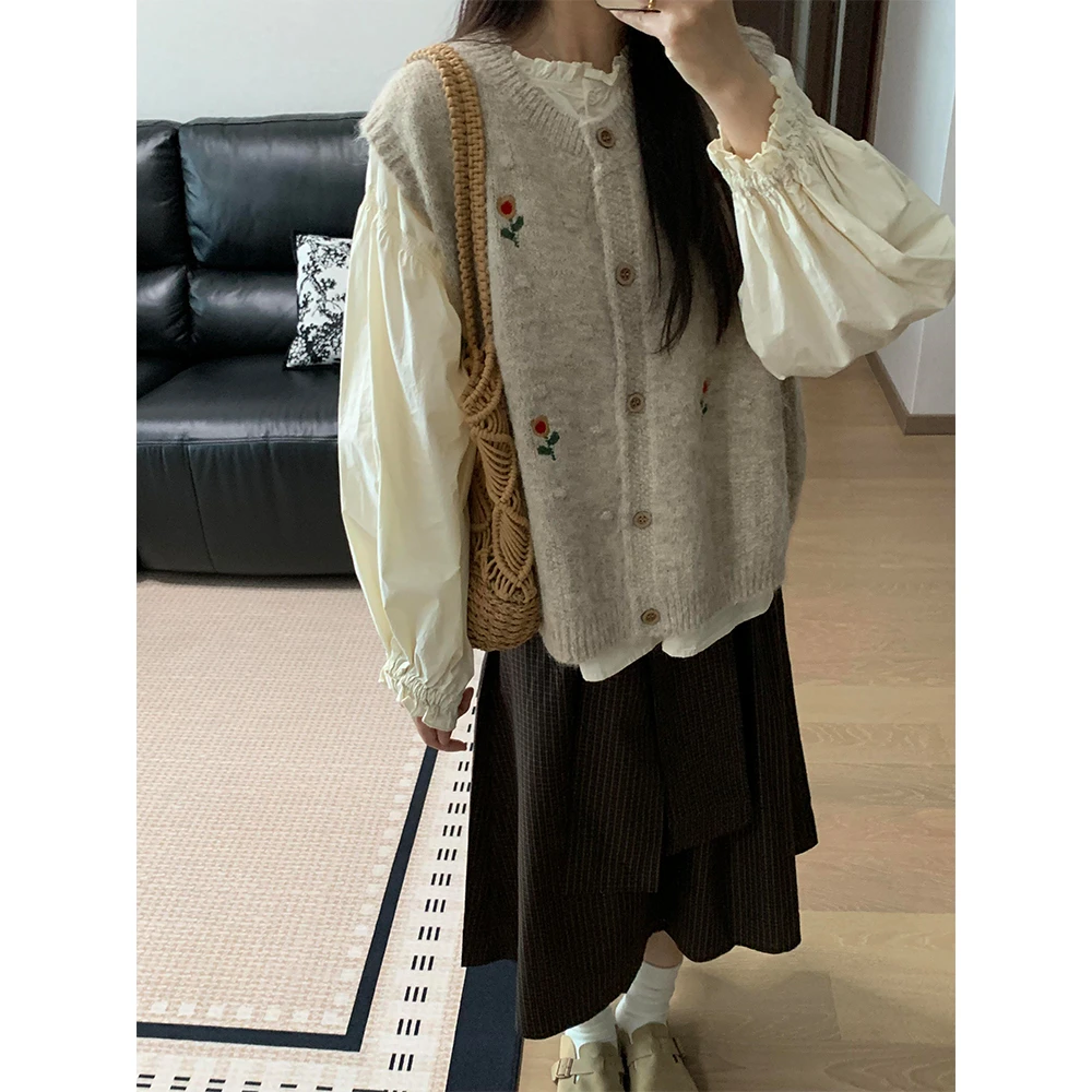 少女感减龄绣花针织马甲+温柔花边绣花灯笼绣两件套22757#