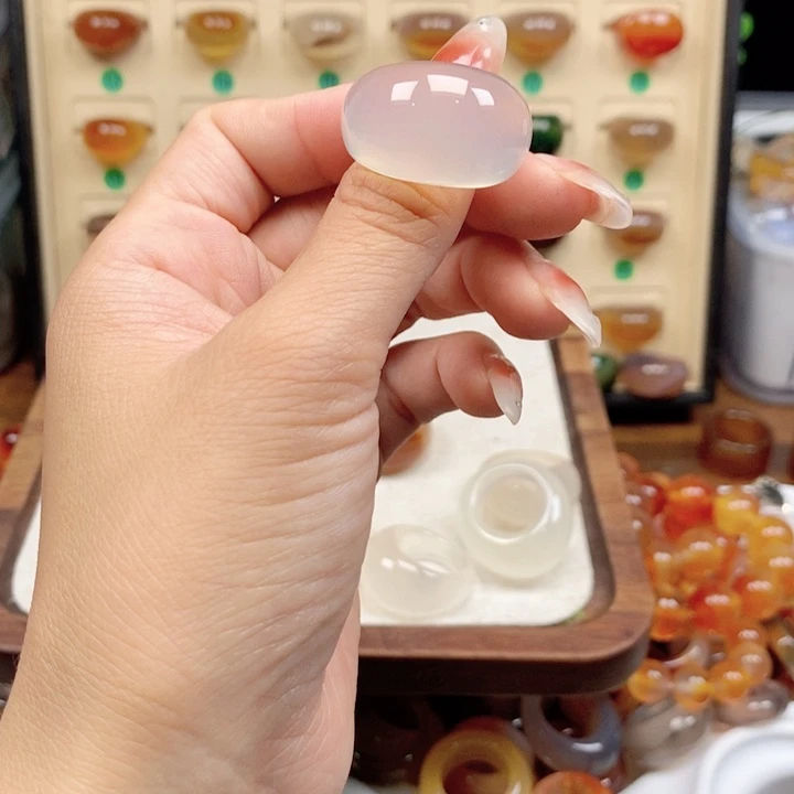 未镶嵌戒指玛瑙/玉髓小**莉