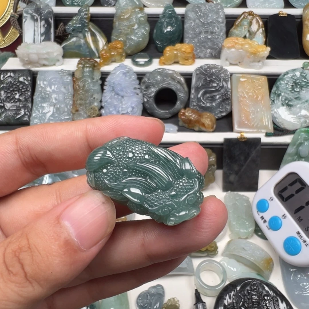 C***y翡翠未镶嵌颈饰天然