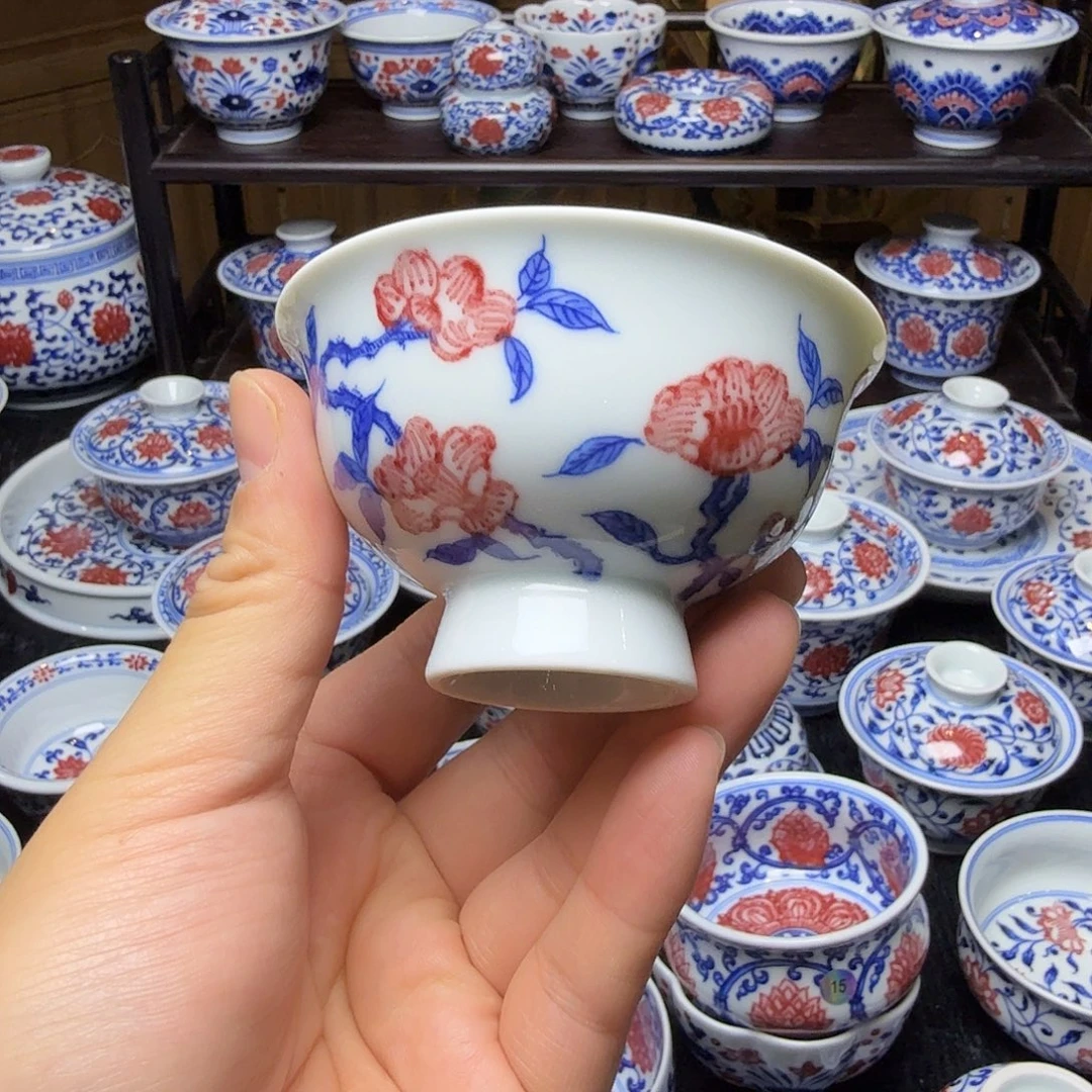 青花釉里红高足杯矿点瑕