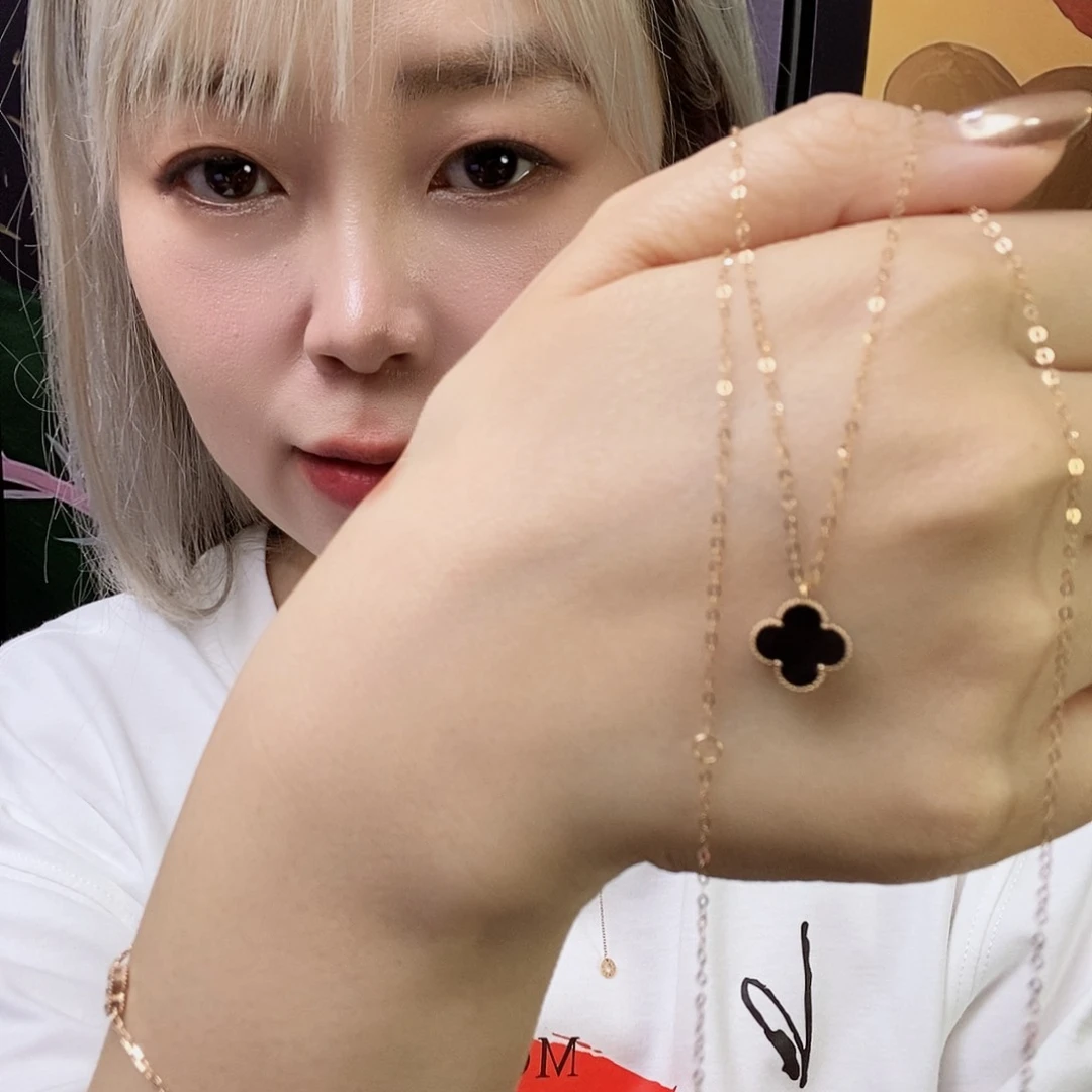 玛瑙/玉髓颈饰18K金镶嵌黑小号细链