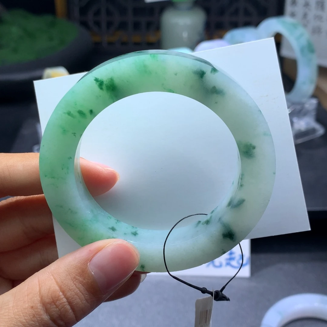 未镶嵌翡翠手镯定制翡翠