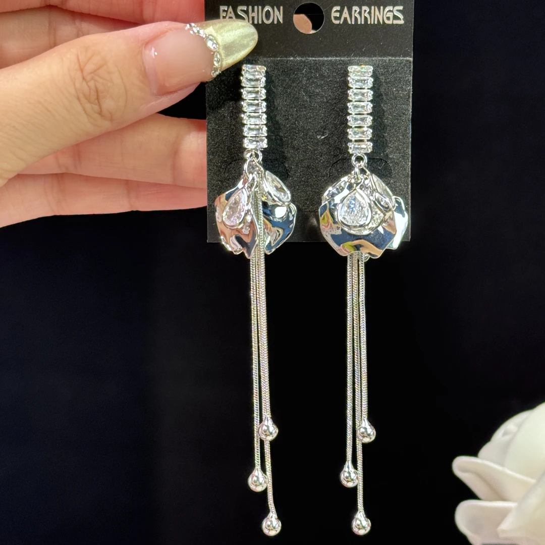 铜合金锆石耳饰 如焉】超闪锆石长款金属花瓣流苏耳环冷淡风耳钉女