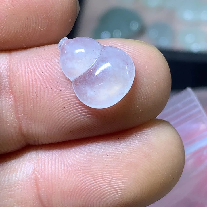 翡翠未镶嵌颈饰葫芦