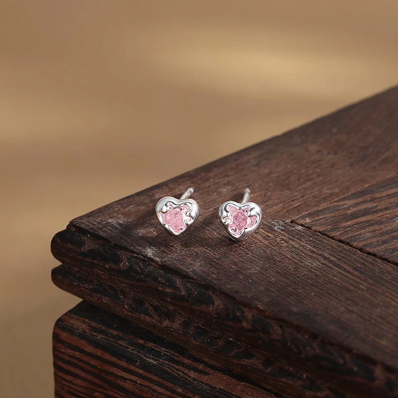 足银耳饰 新款个性时尚小巧耳骨钉小爱心耳钉女小众设计百搭耳饰