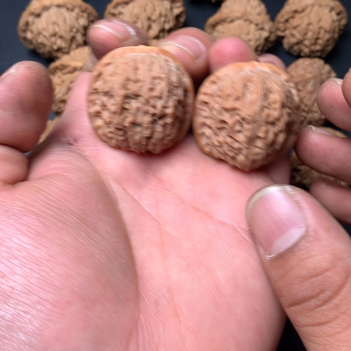 文玩核桃把件33血麒麟40