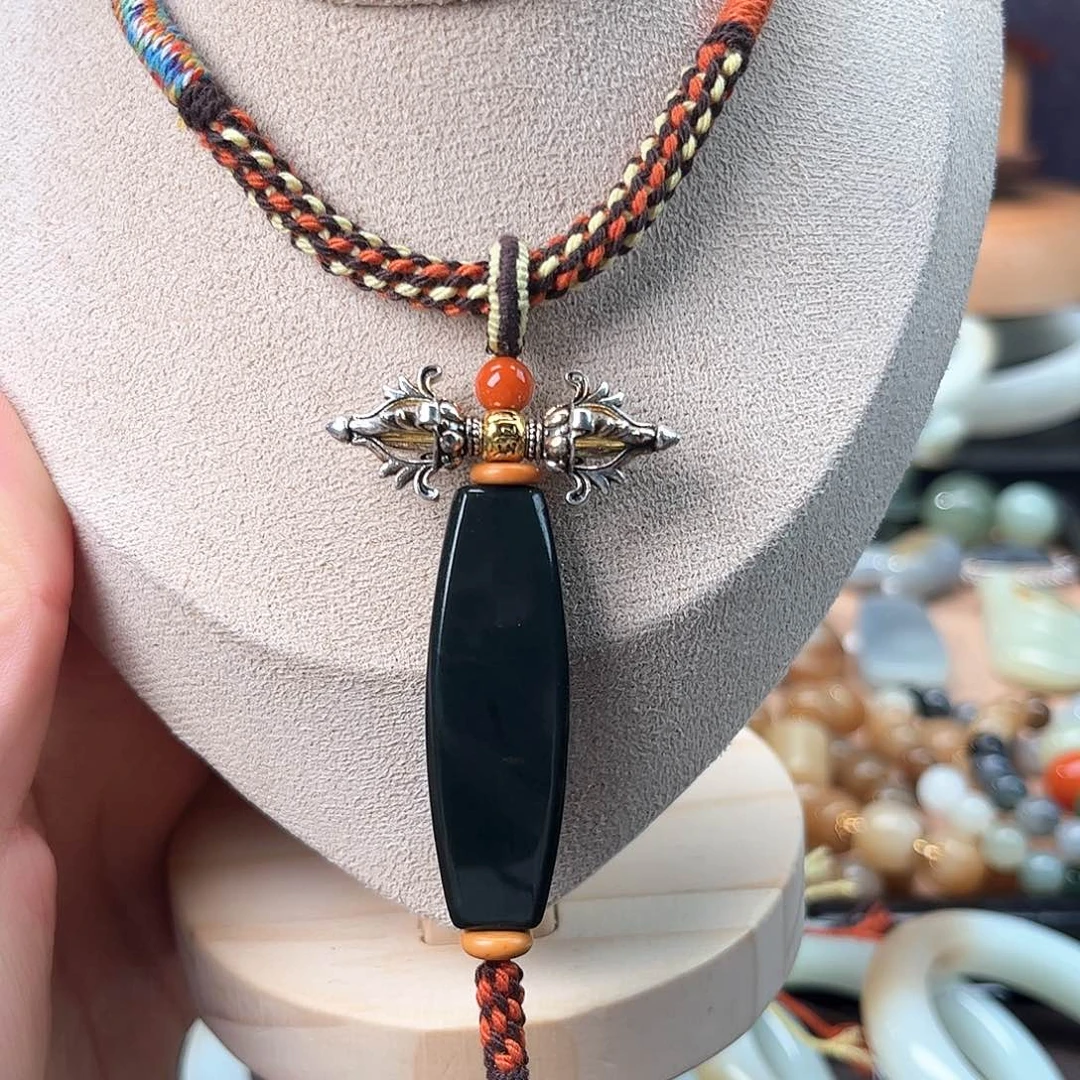 颈饰未镶嵌和田玉