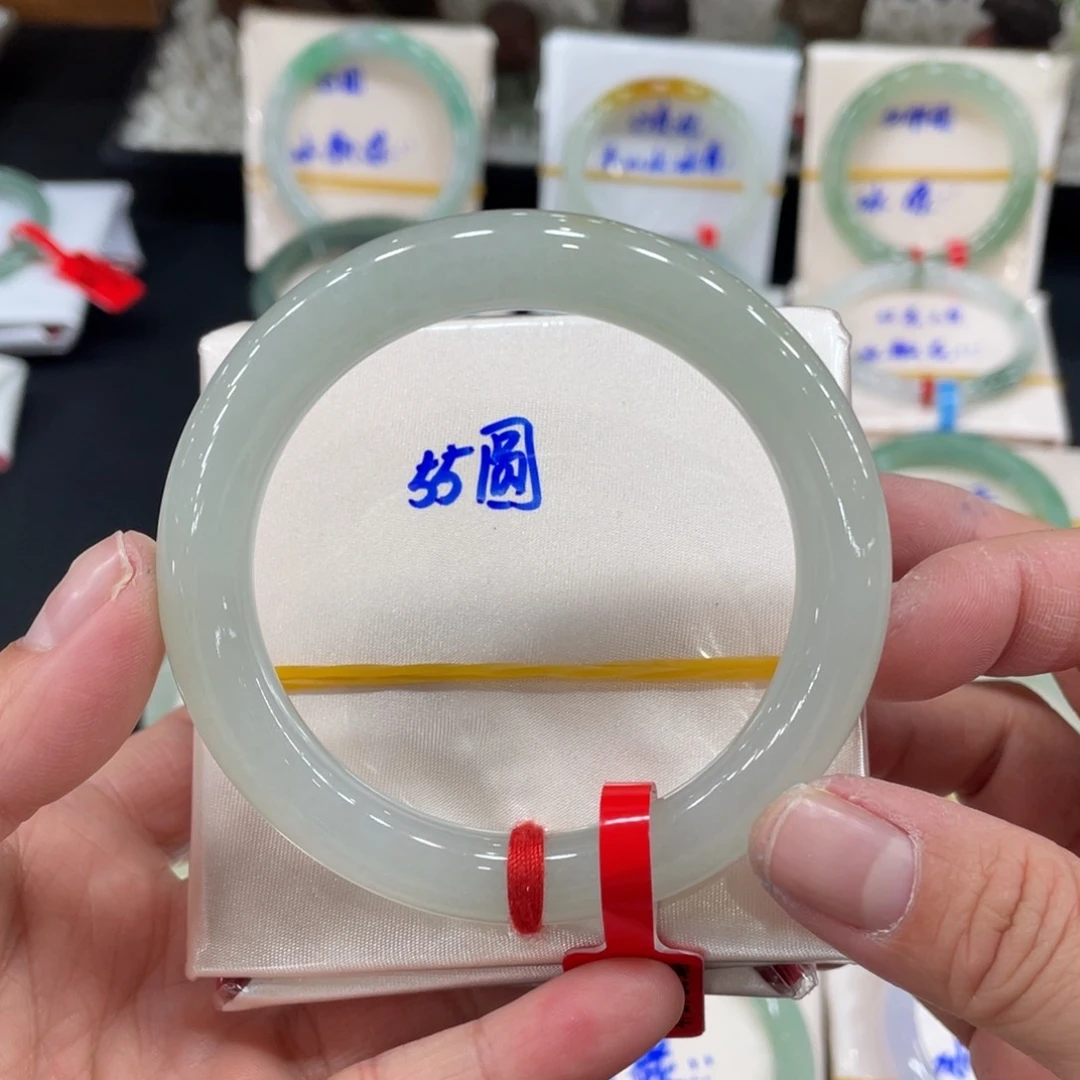 翡翠手镯未镶嵌缅甸翡翠天然翡翠