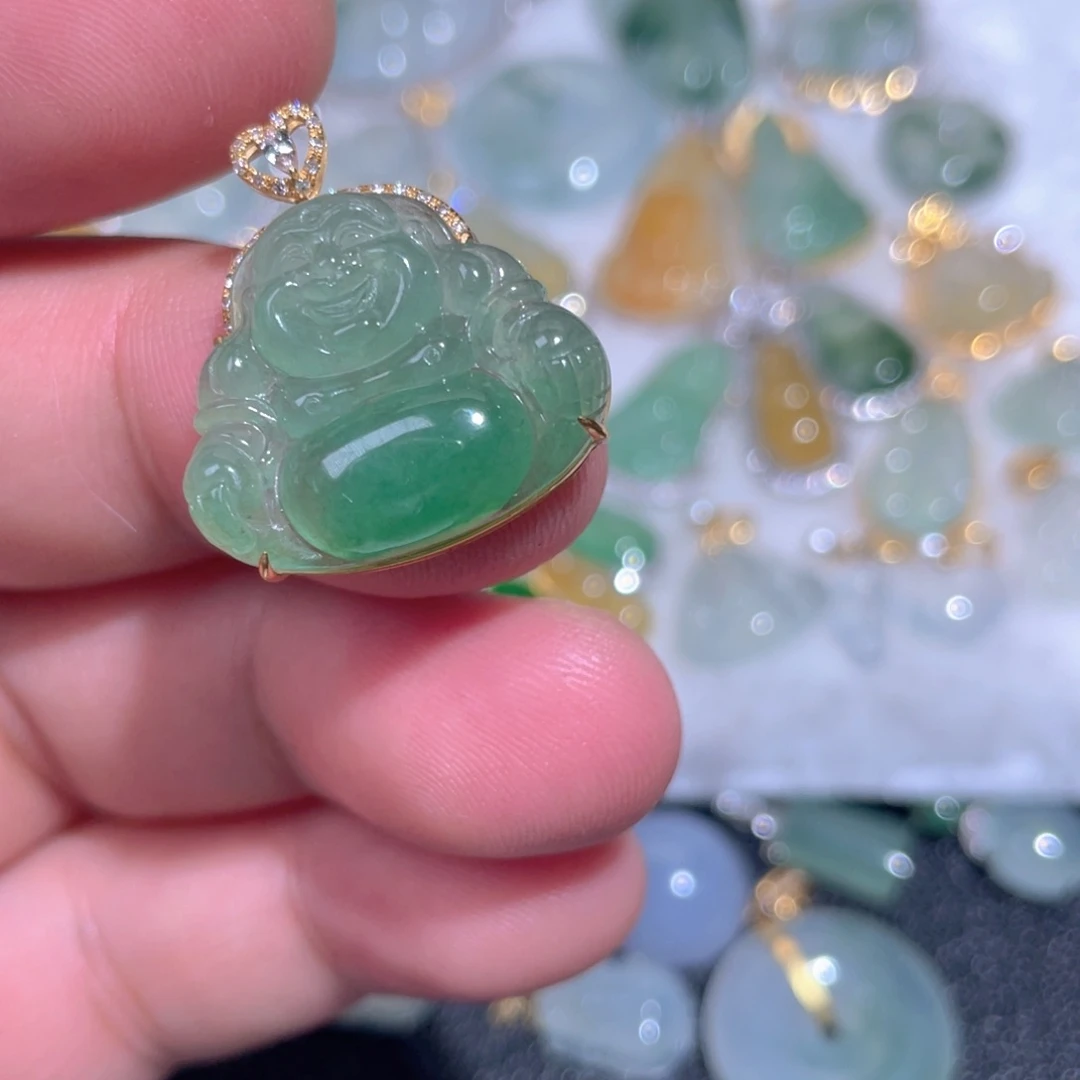 颈饰18K金镶嵌翡翠