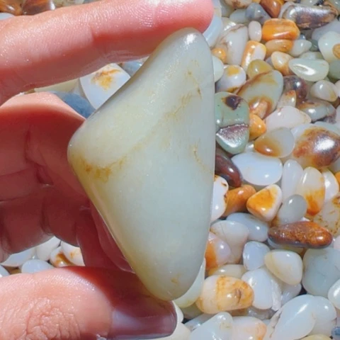 和田玉未镶嵌珠宝奇石43克