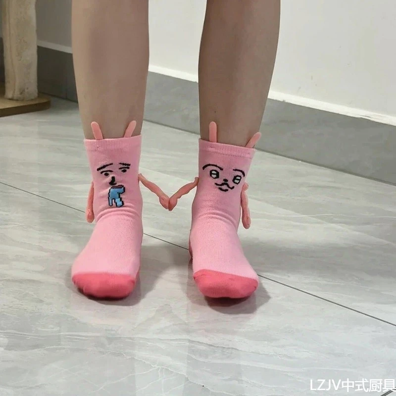 LZJV牵手袜子夏季薄款女中筒袜磁吸粉红兔子抽象表情包精神状态闺