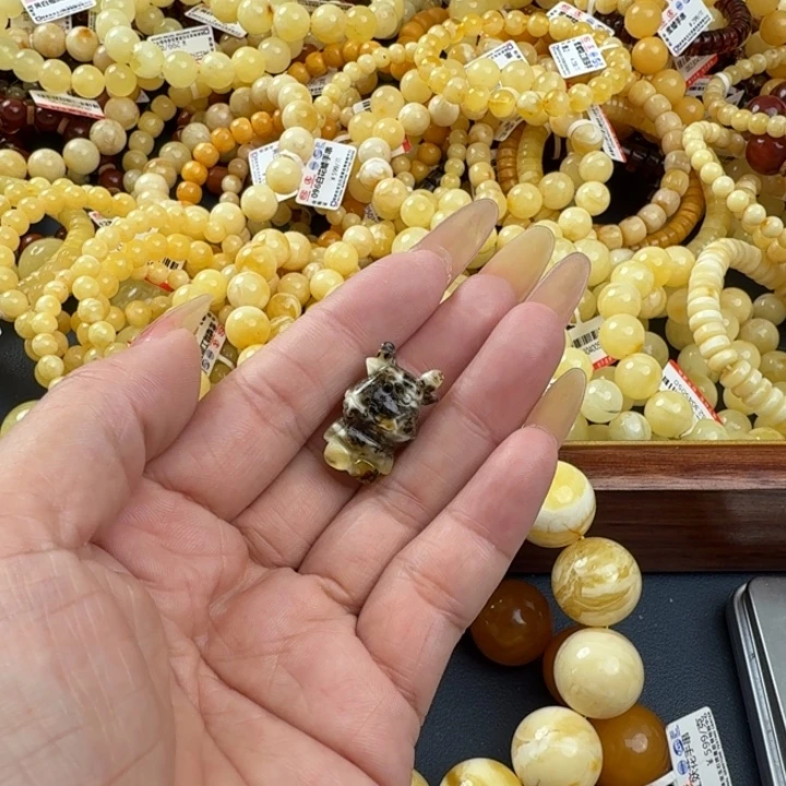 琥珀未镶嵌珠宝奇石
